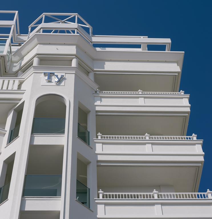 Hotel Tiffany'S Riccione Exterior foto